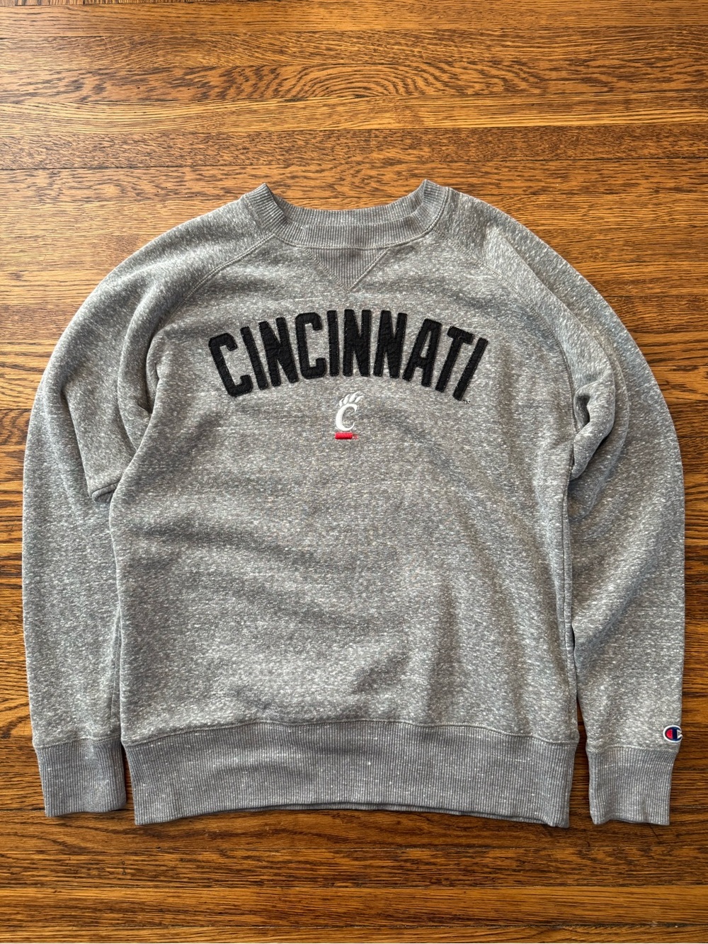 UNIVERSITY OF CINCINNATI BEARCATS Champion Cincinnati Gray Crewneck Sweatshirt